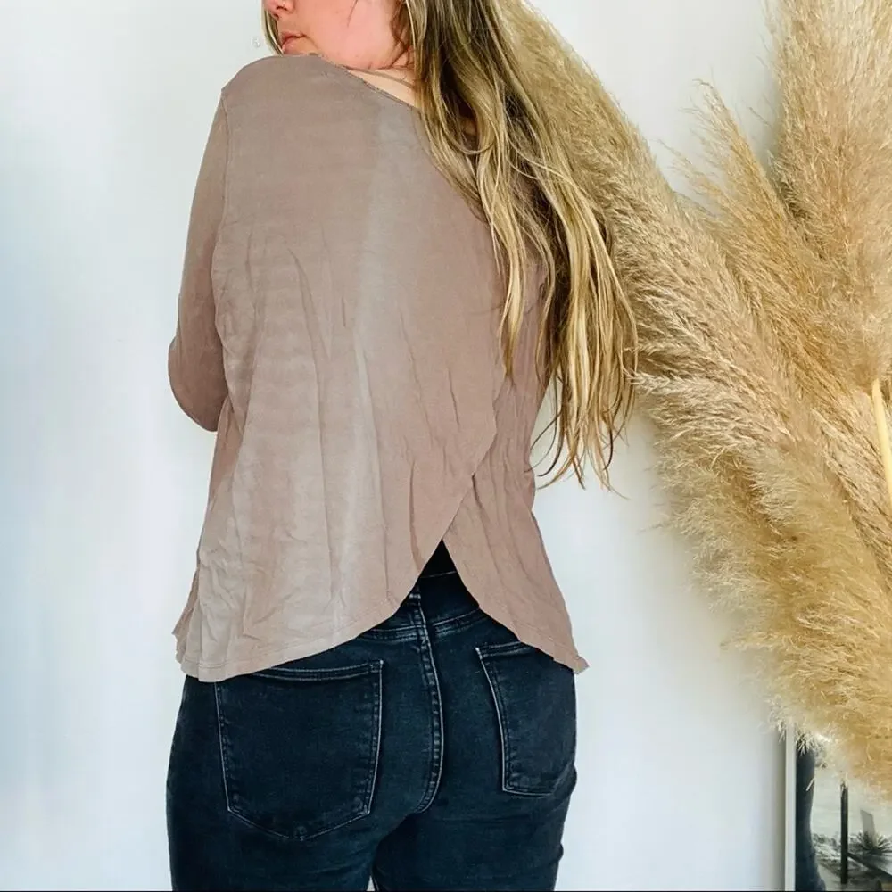 FREE PEOPLE Brown Tan Tulip Open Back Long sleeve Boho Tee Top Shirt Blouse L